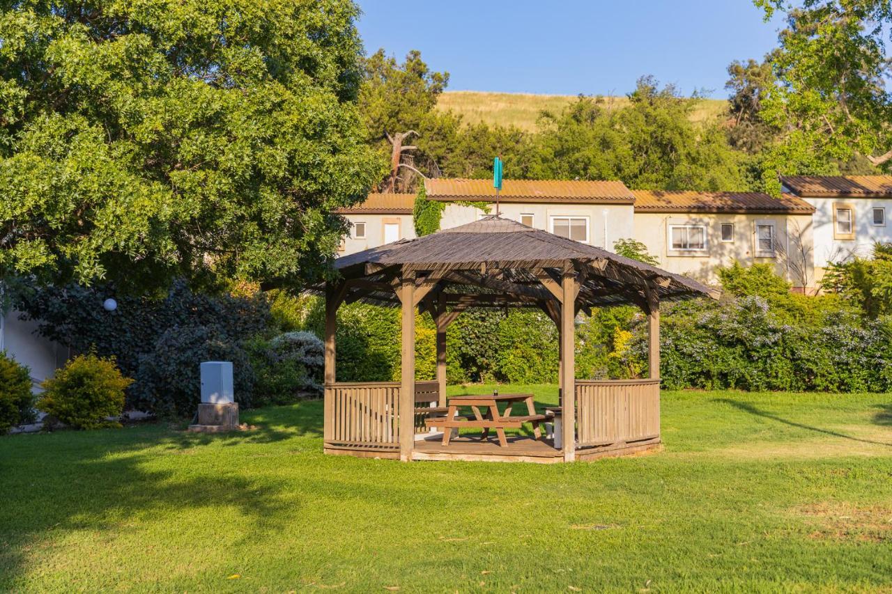 Nofey Gonen Holiday Village Bagian luar foto